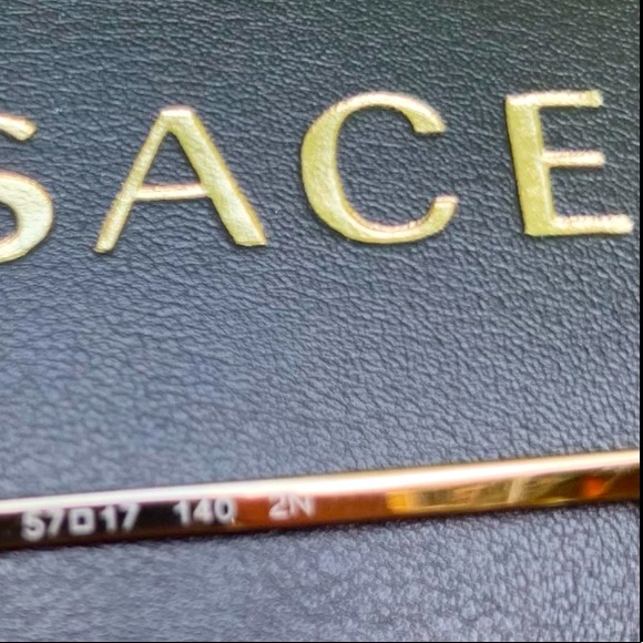 New! ⚜️VERSACE Women’s Sunglasses GORGEOUS CATEYE frames tinted lenses In case - Picture 8 of 9